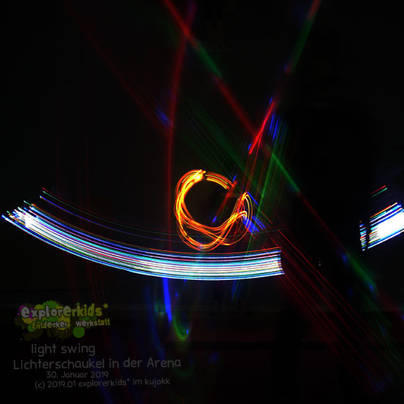 Lichtmalen in der Arena . light swing . explorerkids* . Entdecker Werkstatt im kujakk