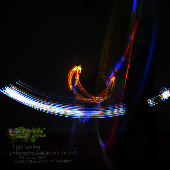 Lichtmalen in der Arena . light swing . explorerkids* . Entdecker Werkstatt im kujakk