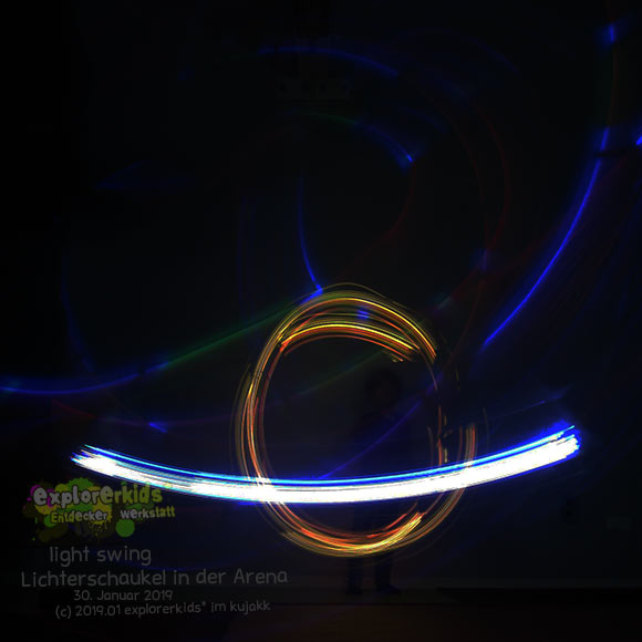 Lichtmalen in der Arena . light swing . explorerkids* . Entdecker Werkstatt im kujakk