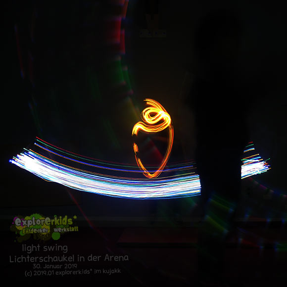 Lichtmalen in der Arena . light swing . explorerkids* . Entdecker Werkstatt im kujakk