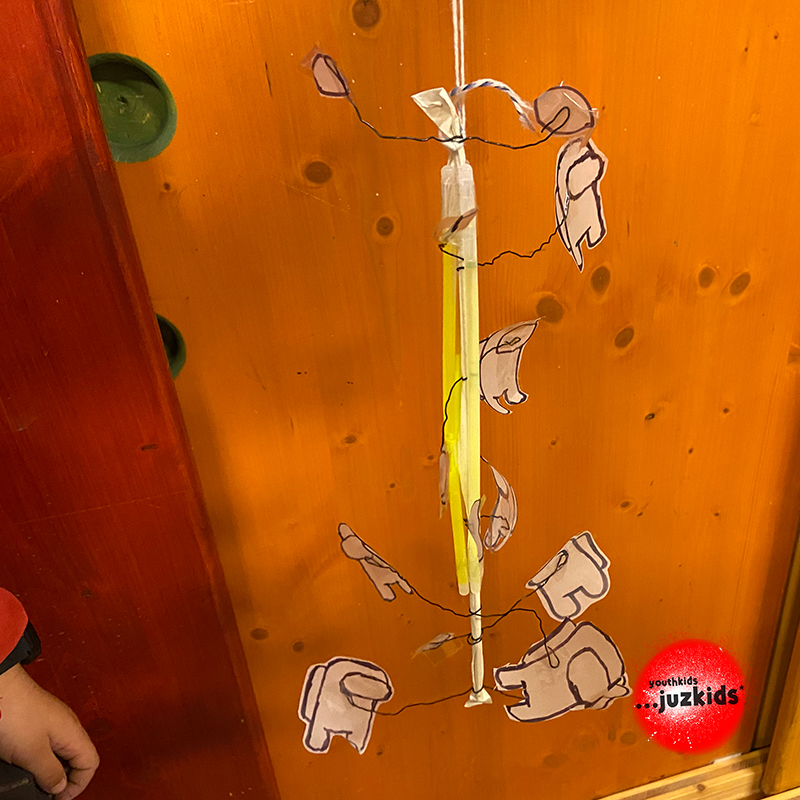 Knicklichtlaternen . ...zu Sankt Martin . 10. November 2022 . youthkids . ...juzkids* . Jungengruppe im kujakk . Kinder- und Jugendzentrum in der Reduit Mainz-Kastel