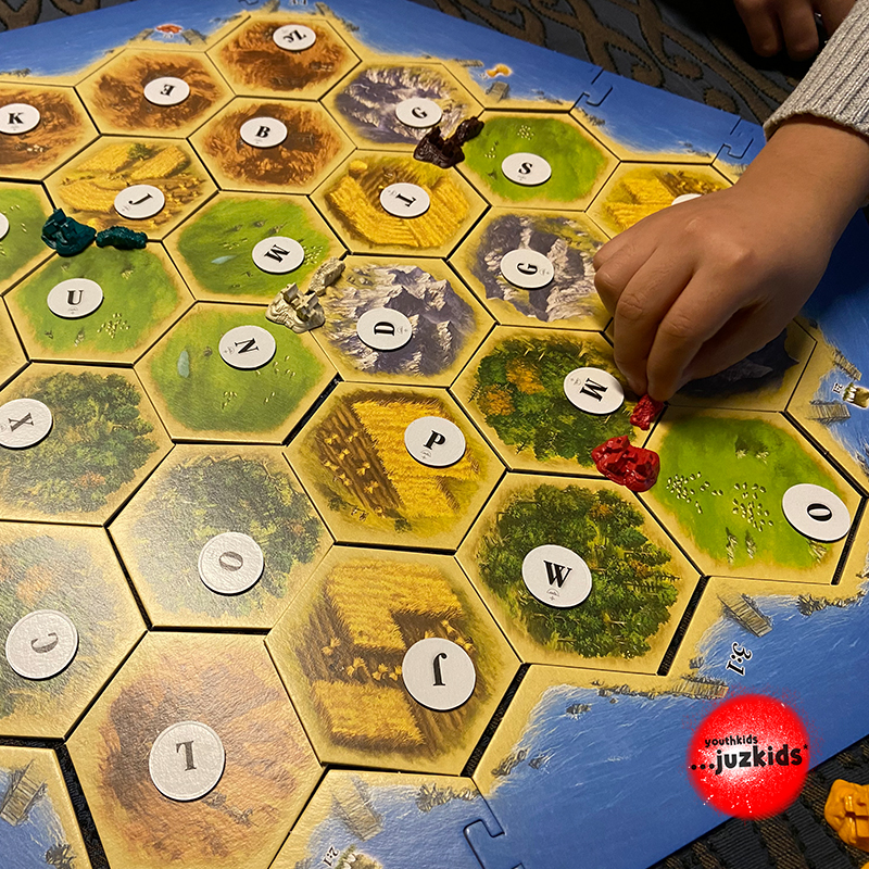 Die Siedler von Catan . Das Brettspiel . 6 Spieler . 26. Januar 2022 . yjk . youthkids . ...juzkids* . Jungengruppe im kujakk . Kinder- und Jugendzentrum in der Reduit Mainz-Kastel