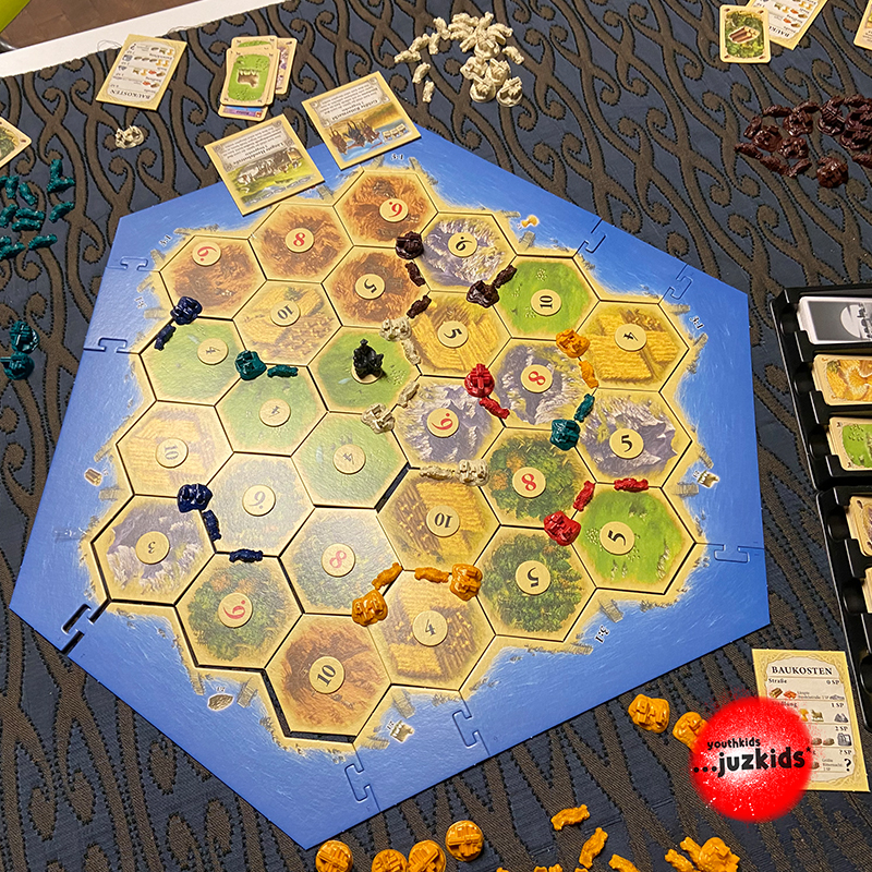 Die Siedler von Catan . Das Brettspiel . 6 Spieler . 26. Januar 2022 . yjk . youthkids . ...juzkids* . Jungengruppe im kujakk . Kinder- und Jugendzentrum in der Reduit Mainz-Kastel