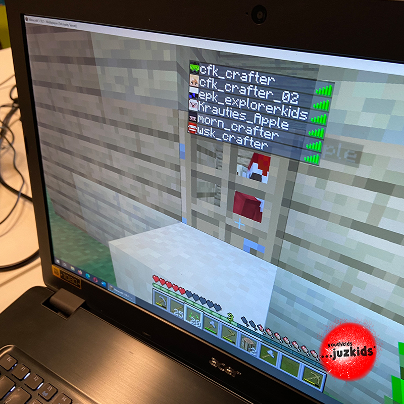 zusammen online spielen III . Minecraft Server . 2. Februar 2022 . yjk . youthkids . ...juzkids* . Jungengruppe im kujakk . Kinder- und Jugendzentrum in der Reduit Mainz-Kastel