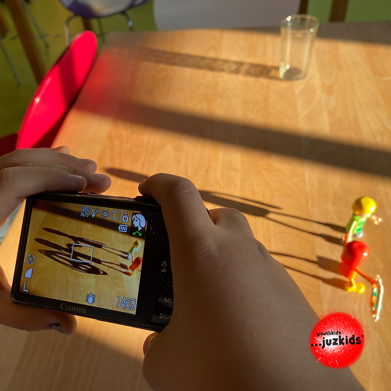 peace / Frieden . Schattenfotografie . 2. März 2022 . yjk . youthkids . ...juzkids* . Jungengruppe im kujakk . Kinder- und Jugendzentrum in der Reduit Mainz-Kastel