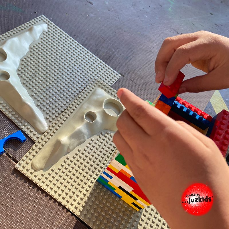 Lego Turm Challenge . Wer baut den höchsten Turm . 9. März 2022 . yjk . youthkids . ...juzkids* . Jungengruppe im kujakk . Kinder- und Jugendzentrum in der Reduit Mainz-Kastel