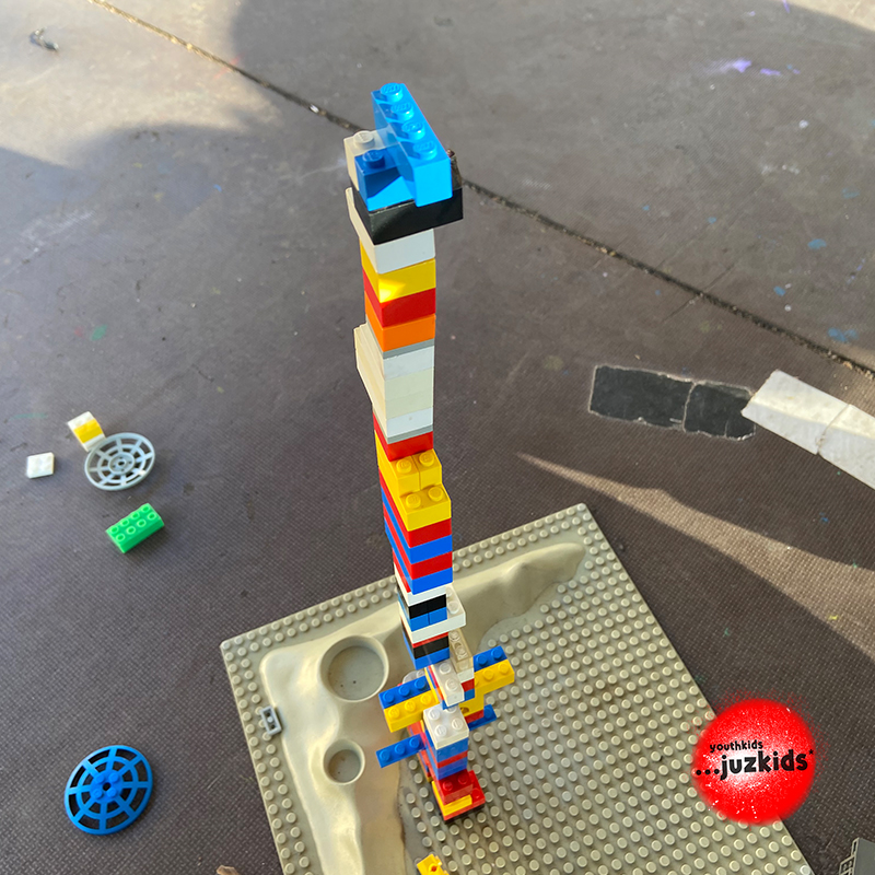 Lego Turm Challenge . Wer baut den höchsten Turm . 9. März 2022 . yjk . youthkids . ...juzkids* . Jungengruppe im kujakk . Kinder- und Jugendzentrum in der Reduit Mainz-Kastel