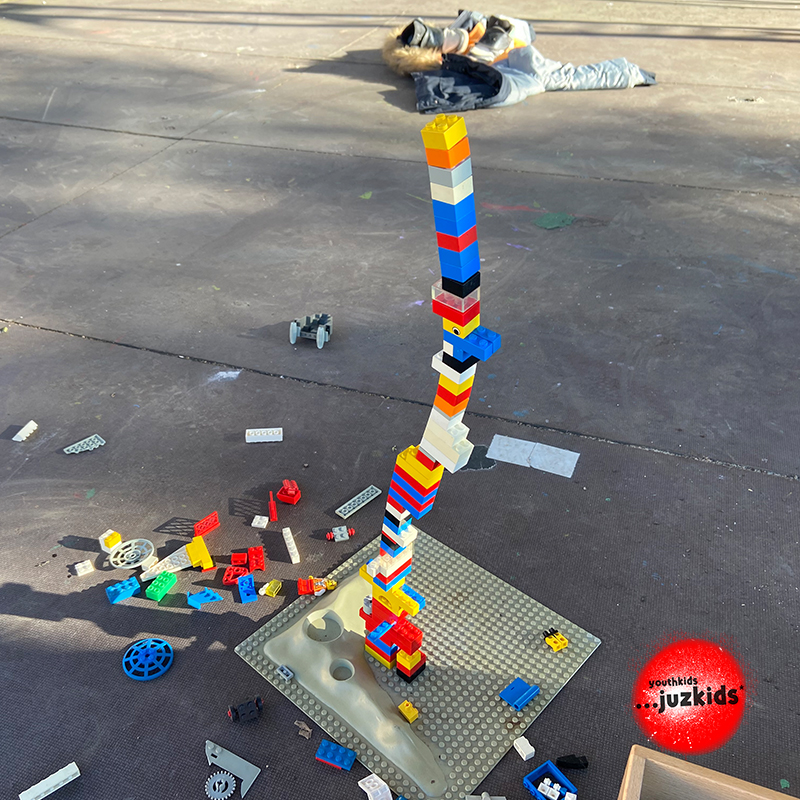 Lego Turm Challenge . Wer baut den höchsten Turm . 9. März 2022 . yjk . youthkids . ...juzkids* . Jungengruppe im kujakk . Kinder- und Jugendzentrum in der Reduit Mainz-Kastel