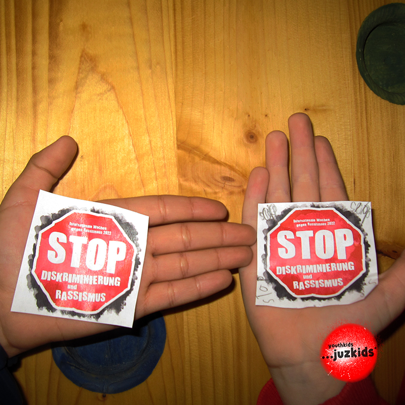 STOP . Diskriminierung & Rassismus . 16. März 2022 . yjk . youthkids . ...juzkids* . Jungengruppe im kujakk . Kinder- und Jugendzentrum in der Reduit Mainz-Kastel