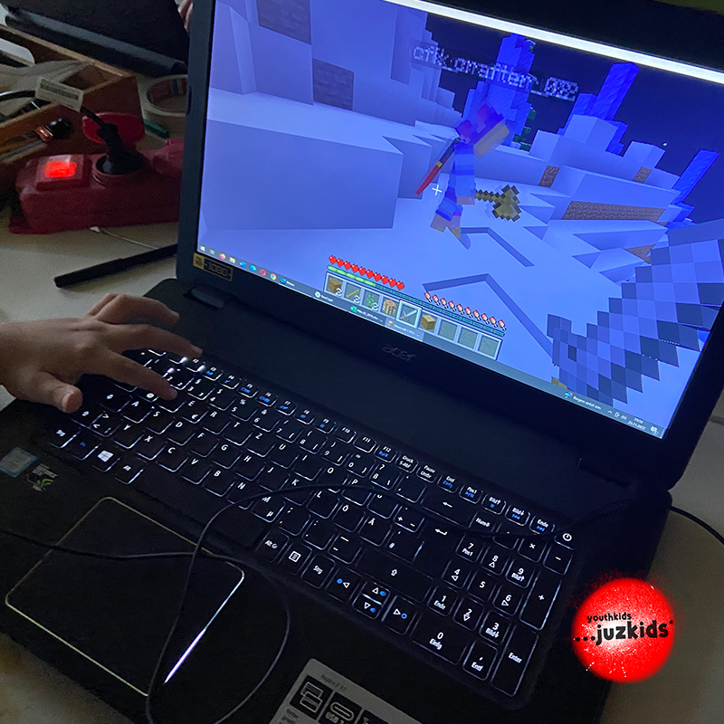 zusammen online spielen . Minecraft Server 1.19.2 . 23. November 2022 . yjk . youthkids . ...juzkids* . Jungengruppe im kujakk . Kinder- und Jugendzentrum in der Reduit Mainz-Kastel