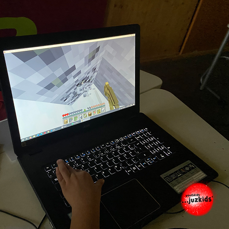 zusammen online spielen . Minecraft Server 1.19.2 . 23. November 2022 . yjk . youthkids . ...juzkids* . Jungengruppe im kujakk . Kinder- und Jugendzentrum in der Reduit Mainz-Kastel