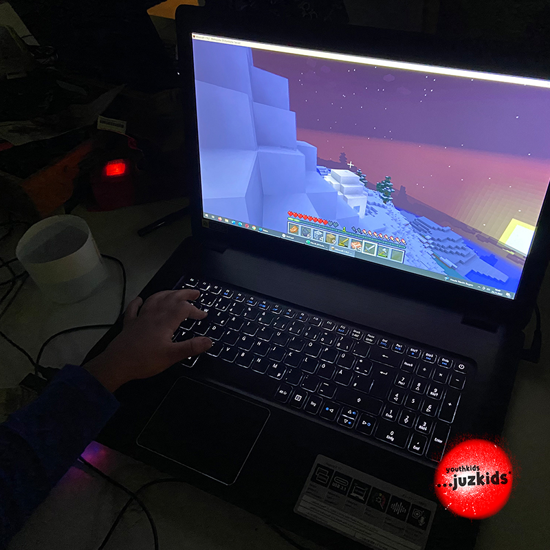 zusammen online spielen . Minecraft Server 1.19.2 . 23. November 2022 . yjk . youthkids . ...juzkids* . Jungengruppe im kujakk . Kinder- und Jugendzentrum in der Reduit Mainz-Kastel