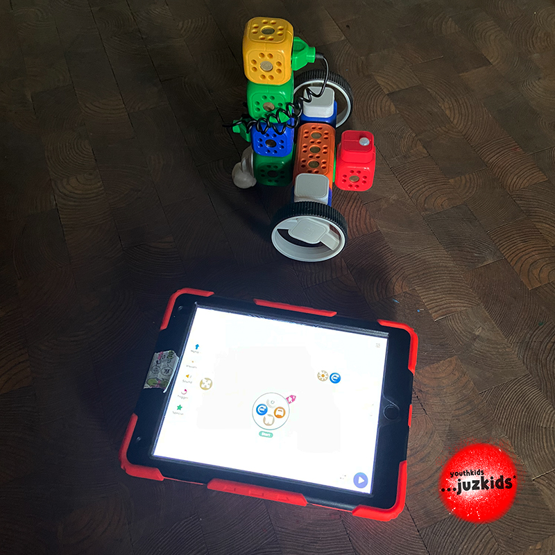 Roboter steuern mit dem iPad . Robo Wunderkind . 22. Februar 2023 . yjk . youthkids . ...juzkids* . Jungengruppe im kujakk . Kinder- und Jugendzentrum in der Reduit . Mainz-Kastel