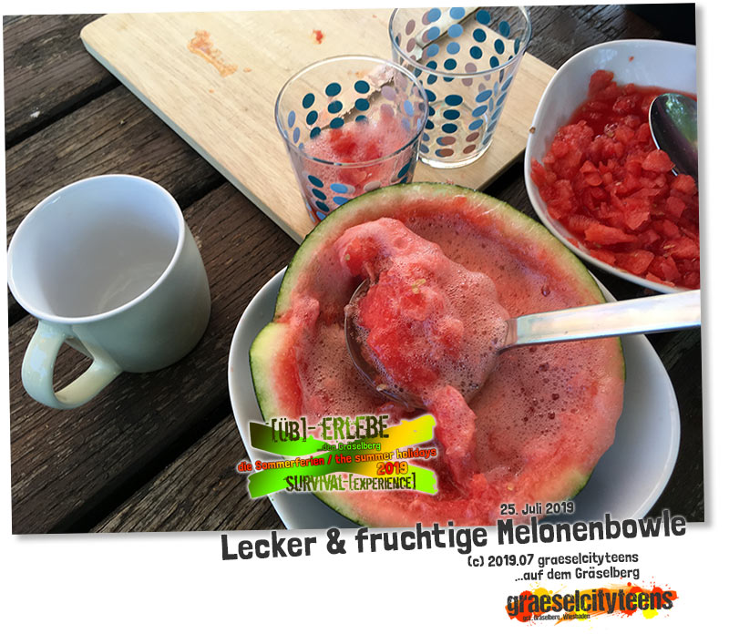 Lecker & fruchtige Melonenbowle . ...einfach frisch selbstgemacht . [Ãœb]-Erlebe ...den GrÃ¤selberg . die Sommerferien / the summer holidays . survival-[experience] . graeselcityteens . Stadtteilzentrum GrÃ¤selberg . Wiesbaden