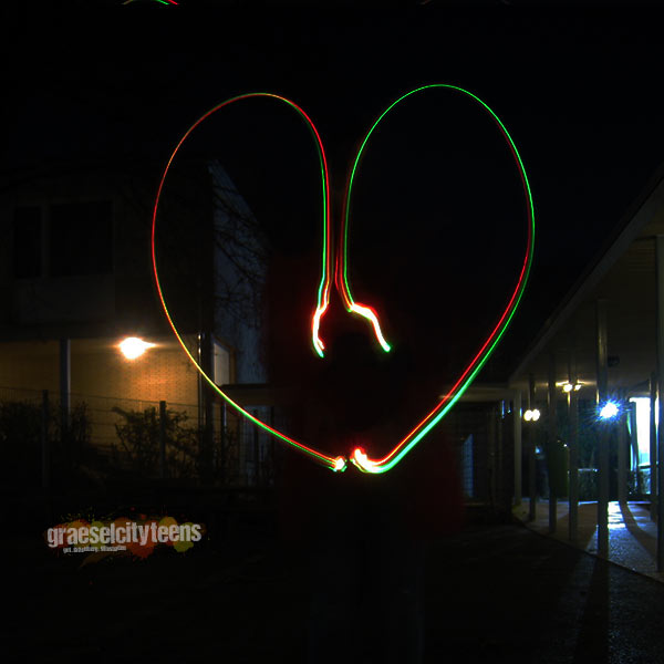 Valentinstag Lichtherzen . Lichtmalen mit Taschenlampen zum Valentinstag . 11. Februar 2020 . graeselcityteens . Stadtteilzentrum Gräselberg . Wiesbaden