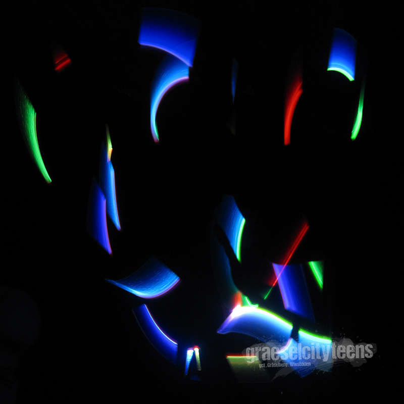 Lichterchaos . ...buntes FarbenLichtDurcheinander . 10. Februar 2022 . gct . graeselcityteens ...auf dem Gräselberg . Stadtteilzentrum Gräselberg . Wiesbaden