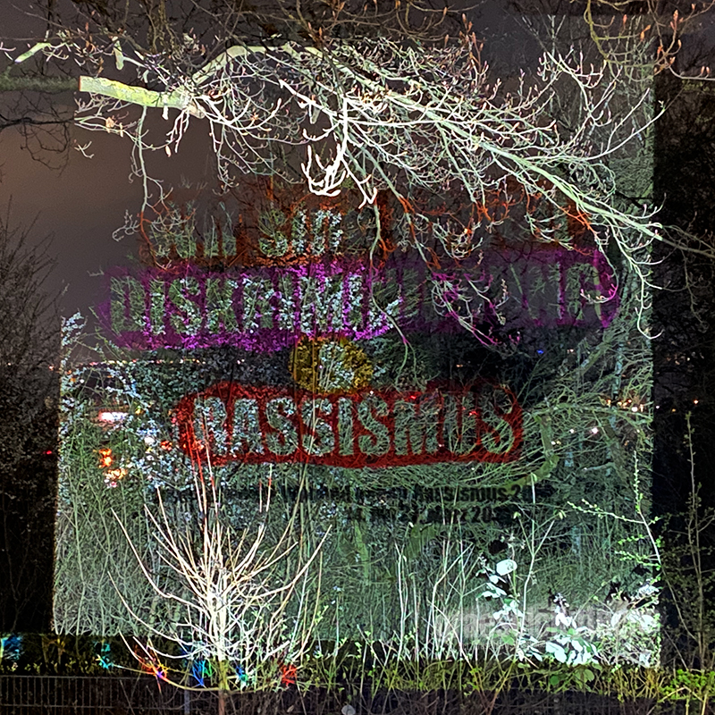 Aktion: Gegen Diskriminierung & Rassismus . Beamerlicht . 17. März 2022 . gct . graeselcityteens ...auf dem Gräselberg . Stadtteilzentrum Gräselberg . Wiesbaden