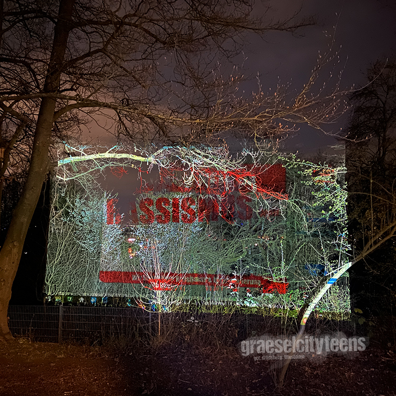 Aktion: Gegen Diskriminierung & Rassismus . Beamerlicht . 17. MÃ¤rz 2022 . gct . graeselcityteens ...auf dem GrÃ¤selberg . Stadtteilzentrum GrÃ¤selberg . Wiesbaden