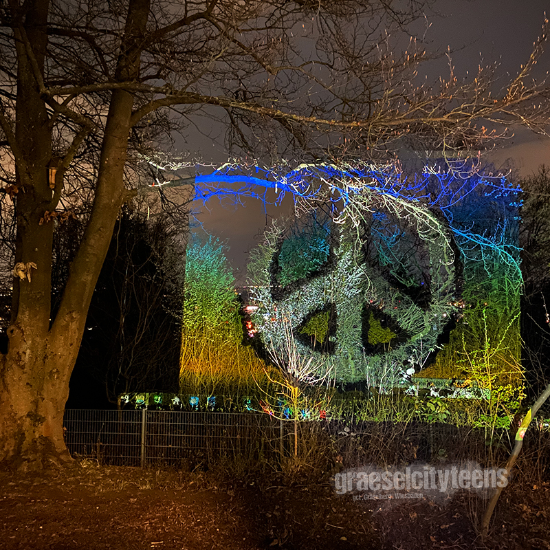 peace light . Beamerlicht im Garten . 17. MÃ¤rz 2022 . gct . graeselcityteens ...auf dem GrÃ¤selberg . Stadtteilzentrum GrÃ¤selberg . Wiesbaden