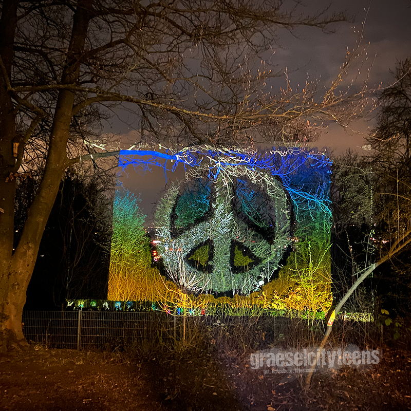 peace light . Beamerlicht im Garten . 17. MÃ¤rz 2022 . gct . graeselcityteens ...auf dem GrÃ¤selberg . Stadtteilzentrum GrÃ¤selberg . Wiesbaden