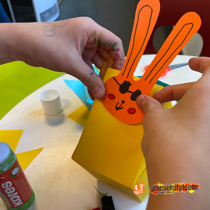 Buntes Osterkörbchen . Wir gestalten uns ein schönes Osterkörbchen . 7. April 2022 . Kooperationsprojekt . Betreuende Grundschule . gct . graeselcityteens ...auf dem Gräselberg . Stadtteilzentrum Gräselberg . Wiesbaden