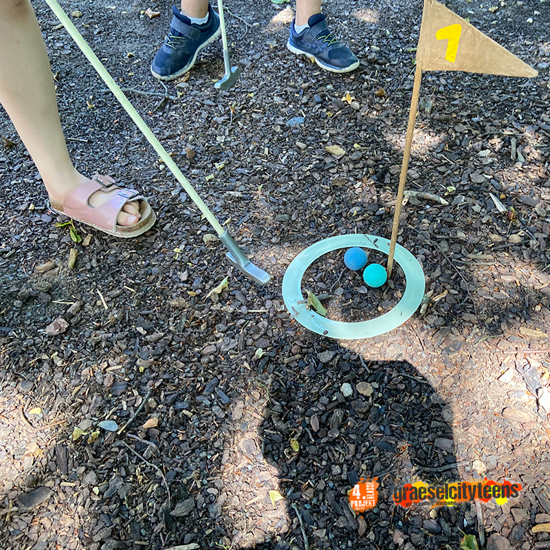 Cross Minigolf . im Garten . 30. Juni 2022 . Kooperationsprojekt . Betreuende Grundschule . gct . graeselcityteens ...auf dem Gräselberg . Stadtteilzentrum Gräselberg . Wiesbaden