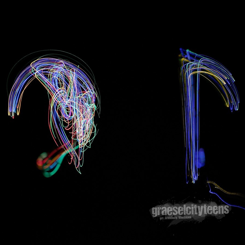 Lichtfeuerwerk . happy new year lightpainting . 12. Januar 2023 . gct . graeselcityteens ...auf dem GrÃ¤selberg . Stadtteilzentrum GrÃ¤selberg . Wiesbaden