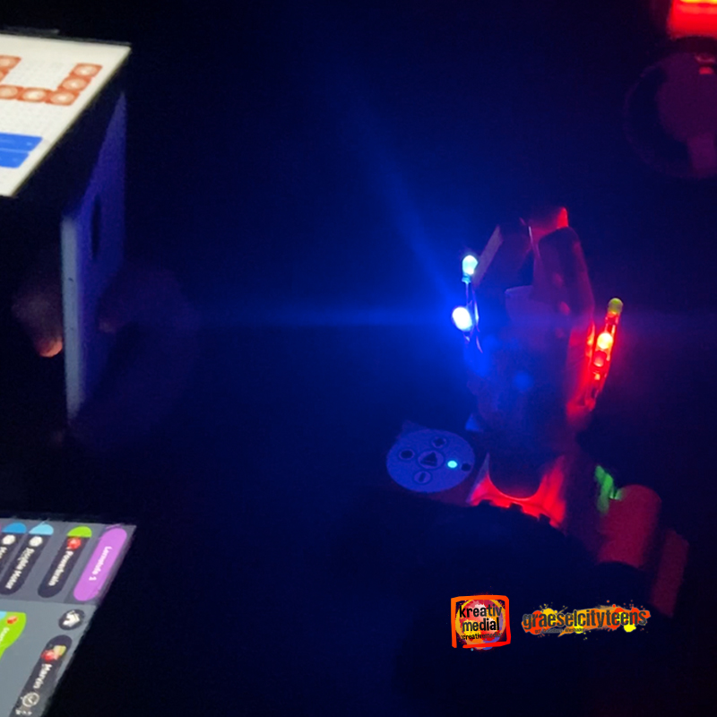 Roboter steuern in der Dunkelheit . Tinkerbots & Robo Wunderkind . 9. Januar 2024 . :creativemedia: . gct . graeselcityteens ...auf dem GrÃ¤selberg . Stadtteilzentrum GrÃ¤selberg . Wiesbaden . wiandyou