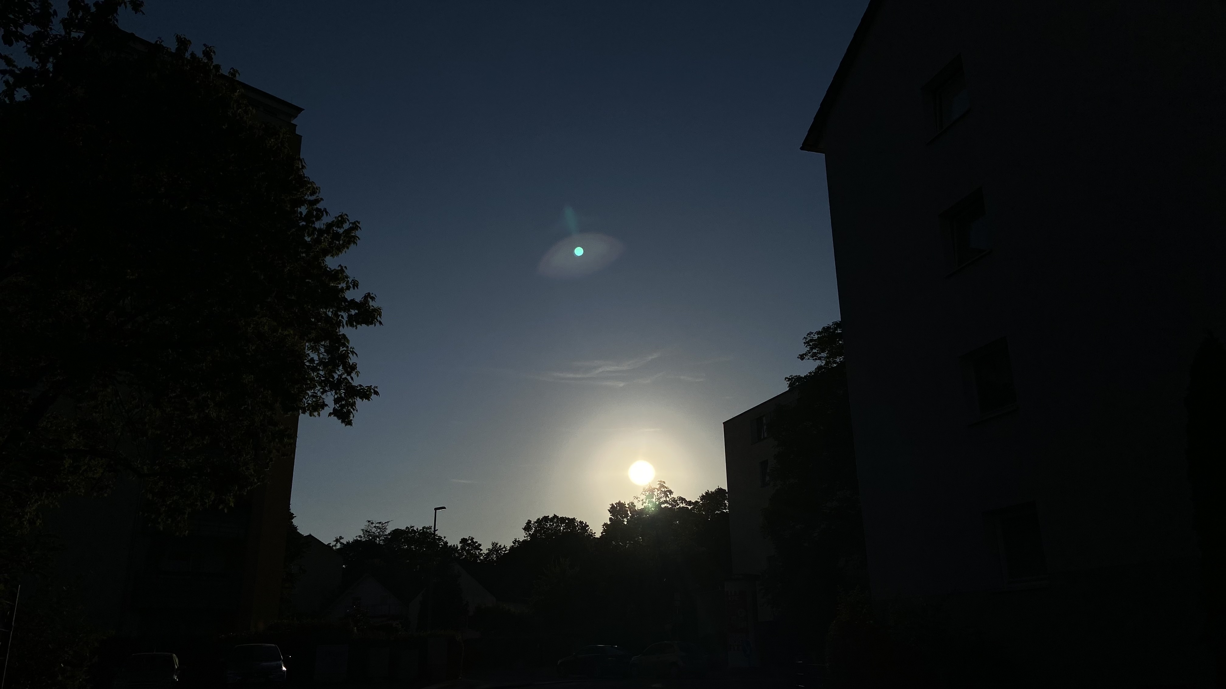 â¦heute ist der längste Tag des Jahres 2022! . Sommersonnenwende . 21. Juni 2022 . explorerkids* . Entdecker Werkstatt im kujakk . kujakk . Kinder- und Jugendzentrum in der Reduit . Mainz-Kastel . & . gct . graeselcityteens ...auf dem Gräselberg . Stadtteilzentrum Gräselberg . Wiesbaden